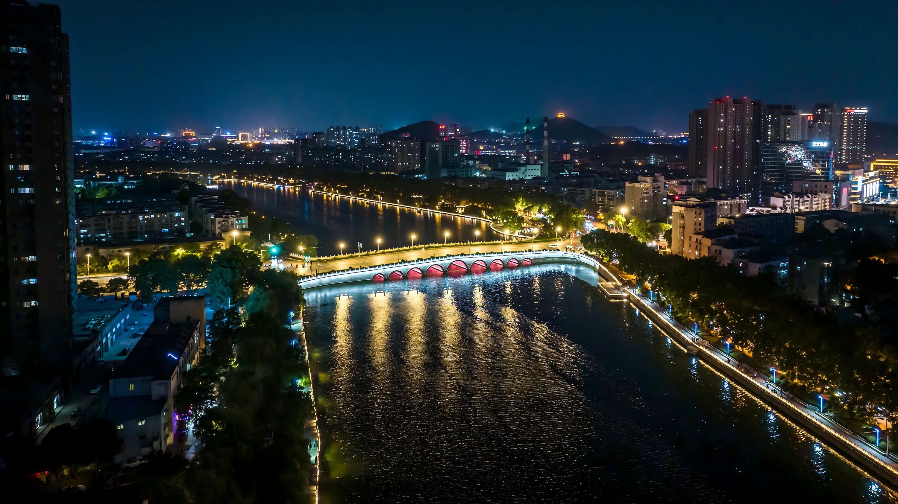 On both sides of the Xuzhou River